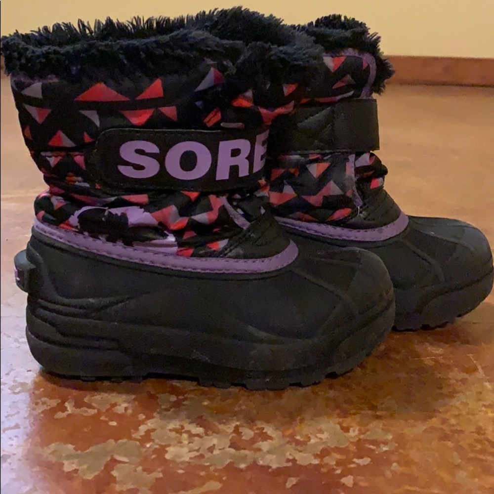 Gently worn girl’s Sorel waterproof snow boots